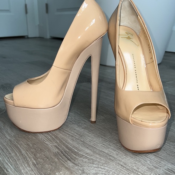 Sold- Giuseppe Zanotti Nude Patent & Leather Pumps - Picture 3 of 8